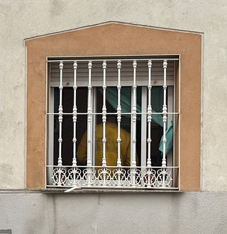 Reja de ventana de hierro forjado