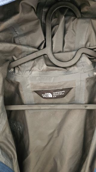 Chaqueta impermeable The North Face azul