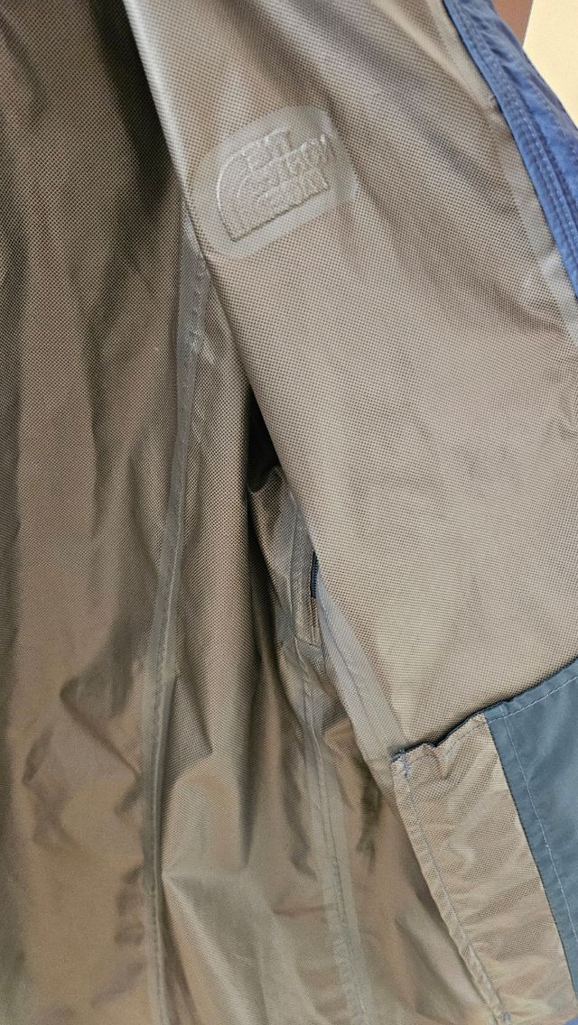 Chaqueta impermeable The North Face azul