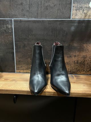 Botines de piel negros