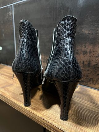 Botines de piel negros