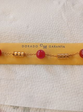 Pulsera laminada oro 18k con cuentas rojas