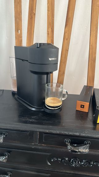 Cafetera Nespresso Vertuo Negra