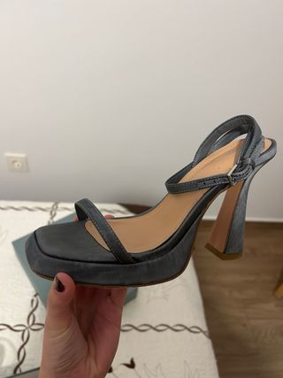 Sandalias de tacón grises Talla 37