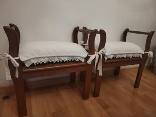 Banqueta de madera con cojín blanco
60€ cada una