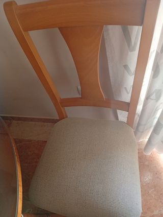 Mesa y  6 sillas de madera 
