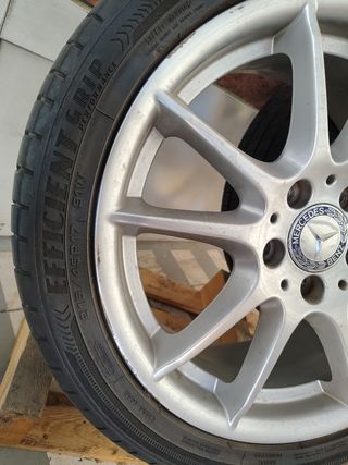 Llanta Mercedes 215/45R17 91W EfficientGrip
