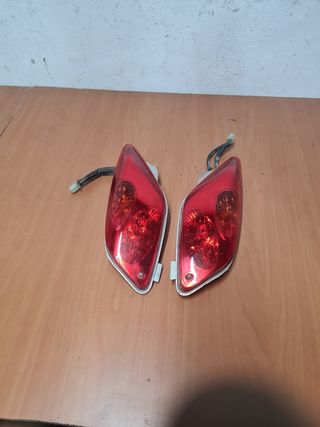 Pilotos Traseros Yamaha X-Max 125 (2008