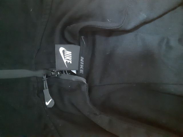 Felpa Nike Nera con Cappuccio