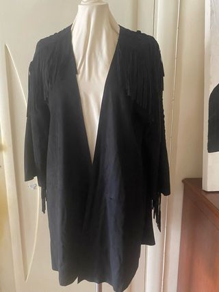 Chaqueta Negra con Flecos