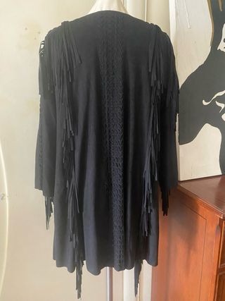 Chaqueta Negra con Flecos
