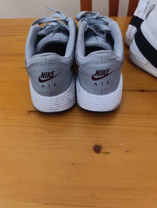 Nike Air Max Gris y Rojo