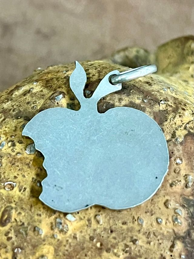 Colgante Plata Manzana Mordida