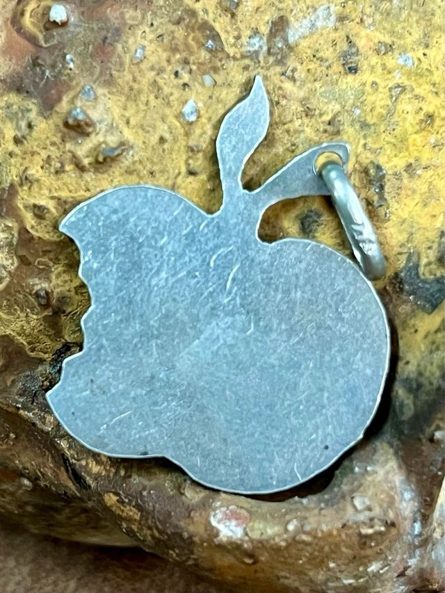 Colgante Plata Manzana Mordida