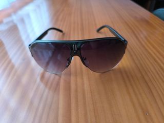 Gafas de sol Emporio Armani negras y marrones