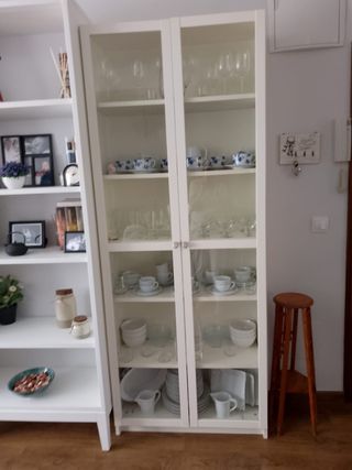 Vitrina Ikea Blanca con Puertas de Cristal