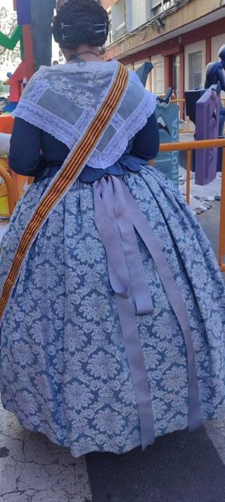 Traje de fallera azul y blanco