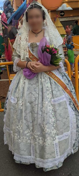 Traje de fallera azul y blanco