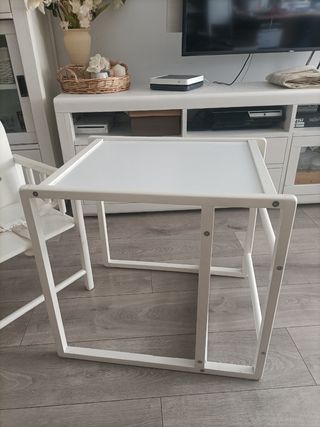 Trona de madera blanca para bebé