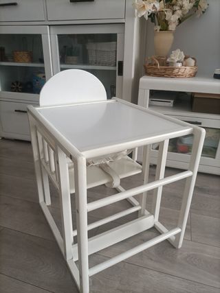 Trona de madera blanca para bebé