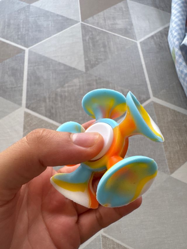 Spinner con ventosas multicolor