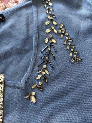 Jersey azul con pedrería