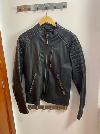 Chaqueta de cuero negra