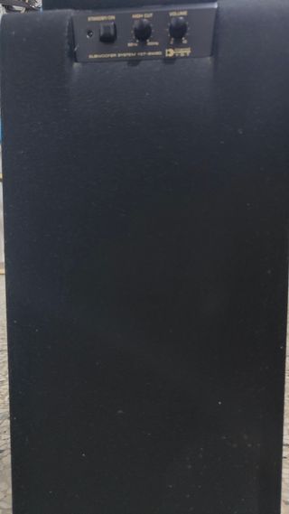 Altavoces Blancos y Negros y suwoofer