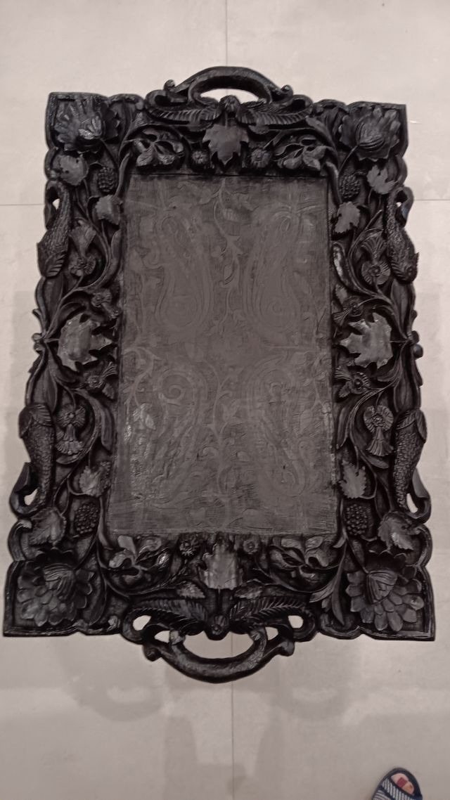 Mesitas de madera tallada negras