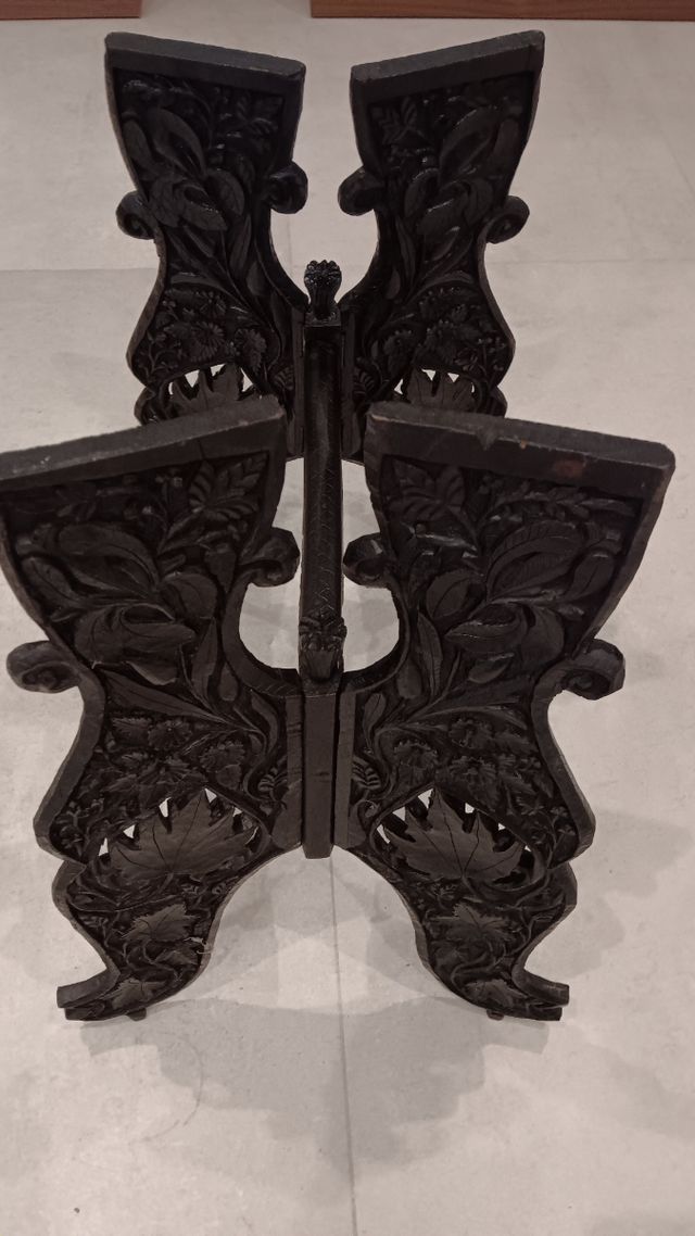 Mesitas de madera tallada negras