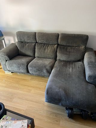 Divano chaiselongue in tessuto grigio, sedute allungabili