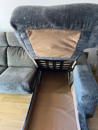 Divano chaiselongue in tessuto grigio, sedute allungabili