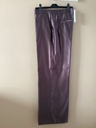 Pantalón recto satinado Zara