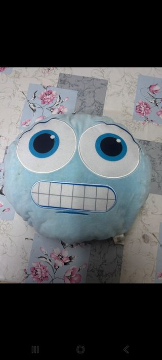 Cuscino peluche faccina spaventata
