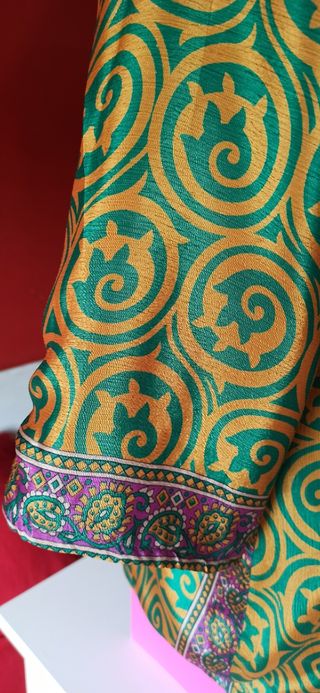 Kimono de seda dorado y verde