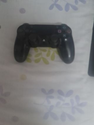 PS4 (PlayStation 4) Negra + 3 Mandos