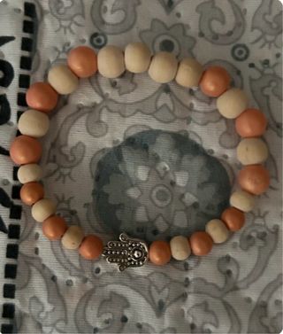 Pulsera hecha a mano