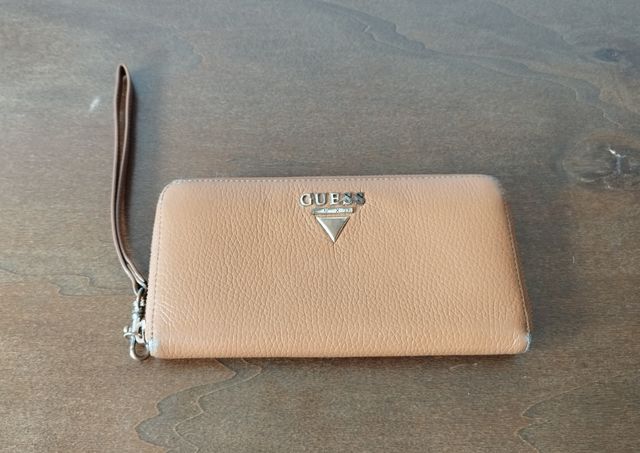 Portafogli pochette Guess Luxe pelle beige