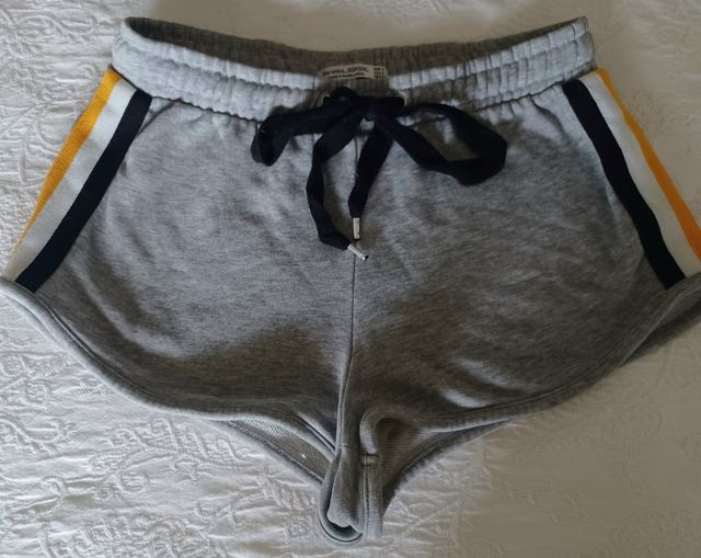 Shorts grises chica vintage.