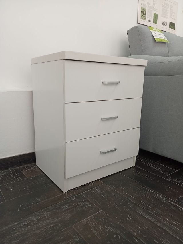 Mesa de noche blanca 3 cajones