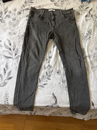 Pantalón vaquero negro Zara