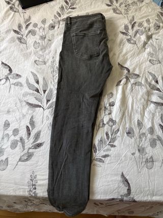 Pantalón vaquero negro Zara