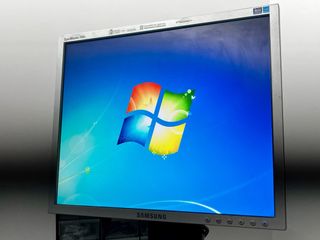 Monitor Samsung 17” Digital Regulable
