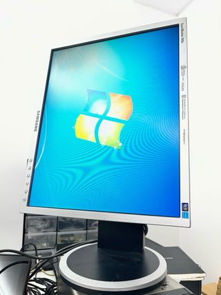 Monitor Samsung 17” Digital Regulable