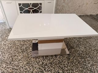 Mesa de salón extensible blanca y madera