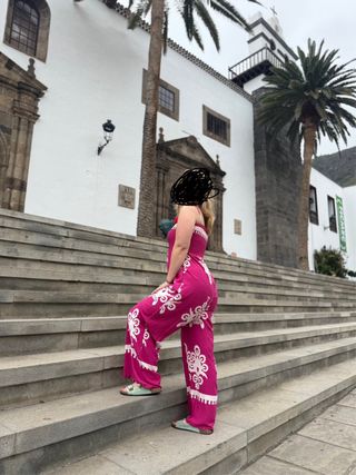 Mono rosa estampado
