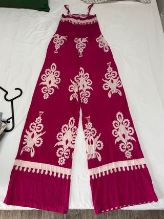 Mono rosa estampado
