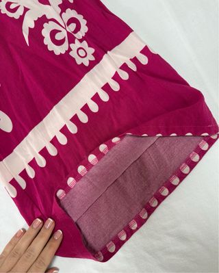 Mono rosa estampado