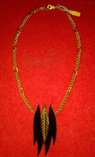 Collar Diseño Hojas Negro y Dorado