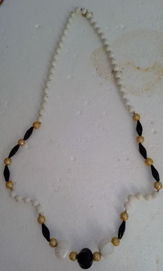 Collar Diseño Hojas Negro y Dorado
